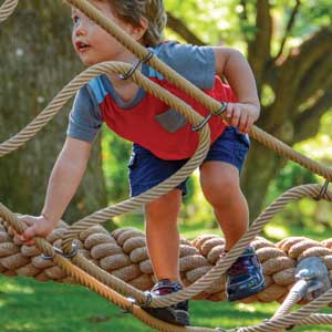 Pre-school rope climbing play equipment