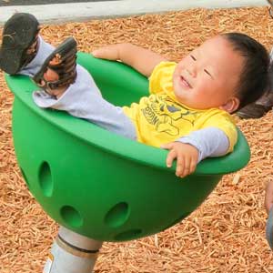 Playground spinner for toddler park